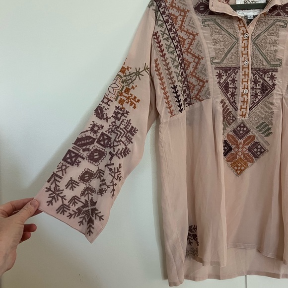 Boys Johnny Was Hayes Blouse in Dusty Pink Embroidered Silk Henley Top S - Picture 10 of 10